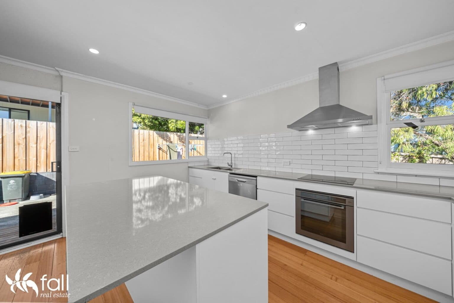 21 Beach Road, LINDISFARNE TAS 7015, Lindisfarne - Image 1