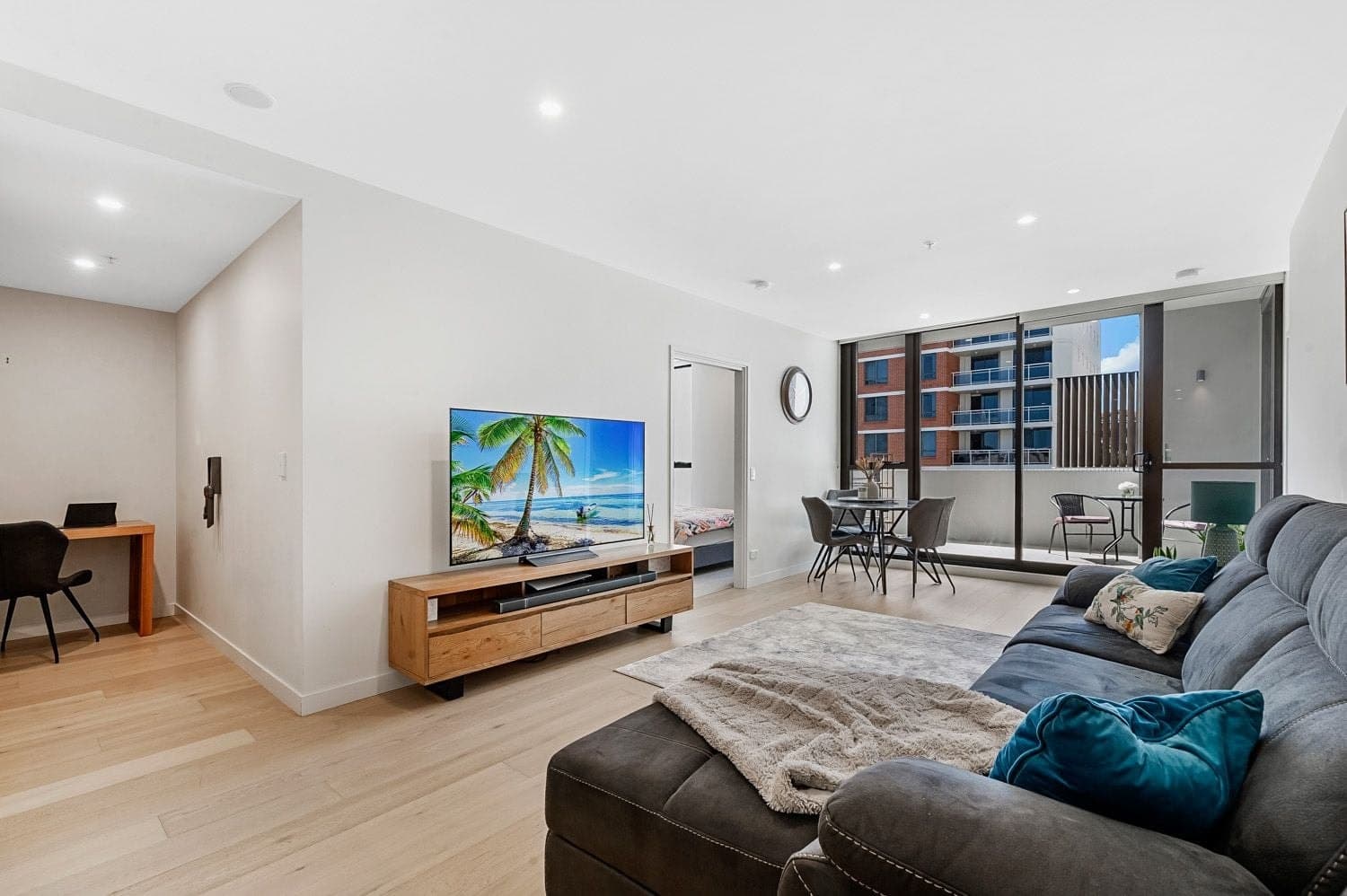 66/117-119 Pacific Highway, Hornsby, Hornsby - Thumbnail 2
