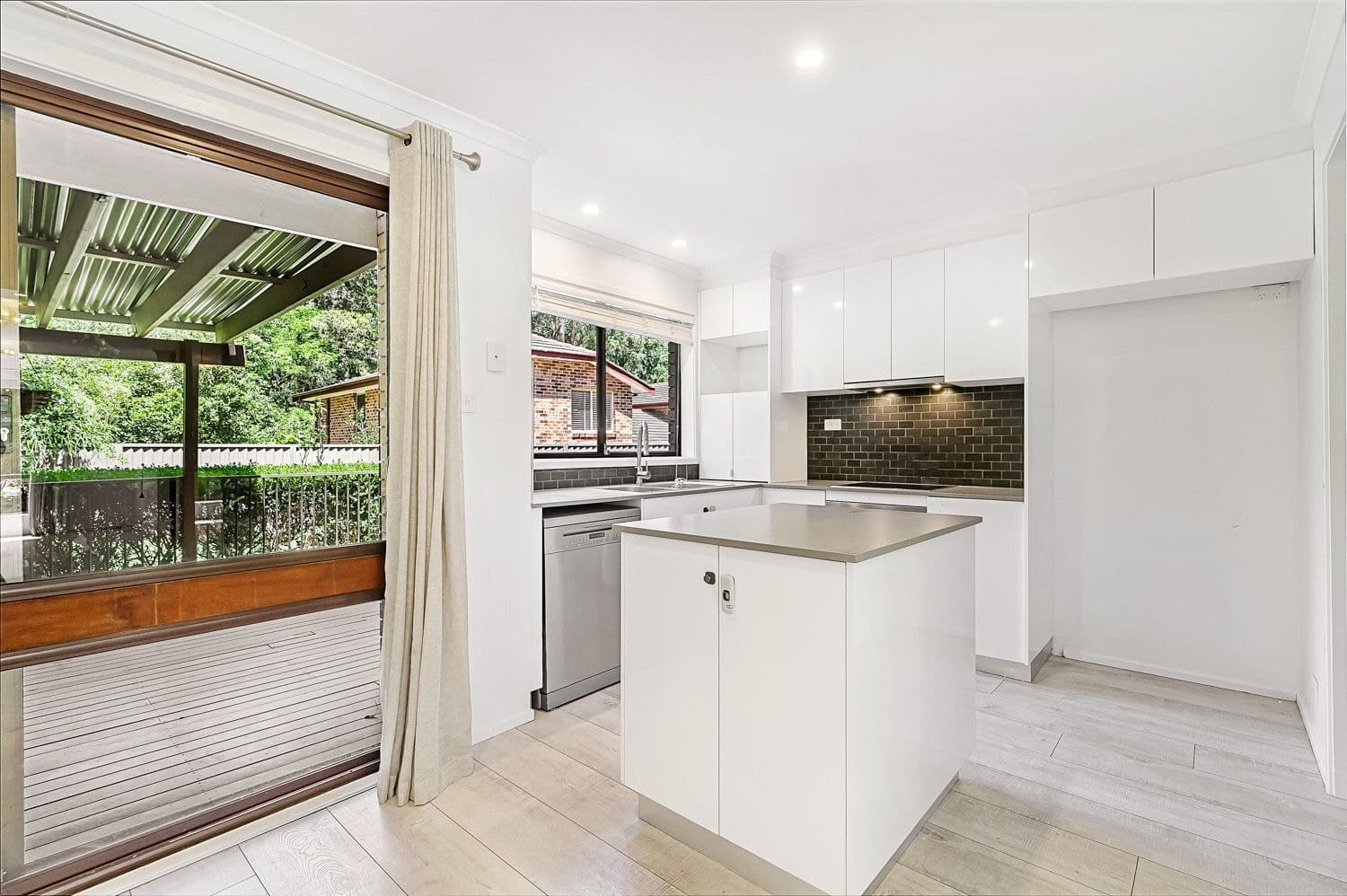 13/77 Crane Road, Castle Hill, Castle Hill - Thumbnail 3
