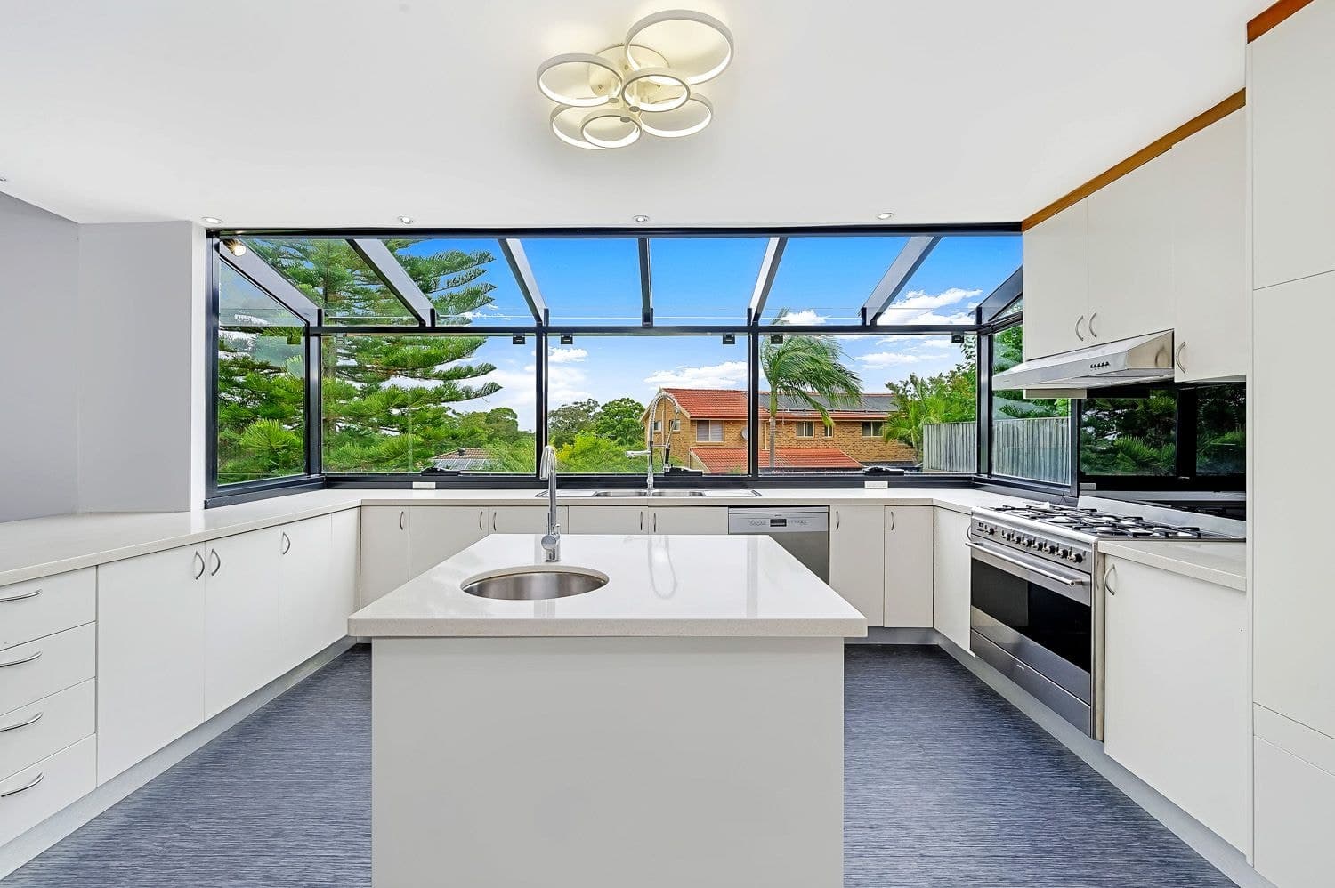 10 Gardenia Place, Castle Hill, Castle Hill - Thumbnail 3
