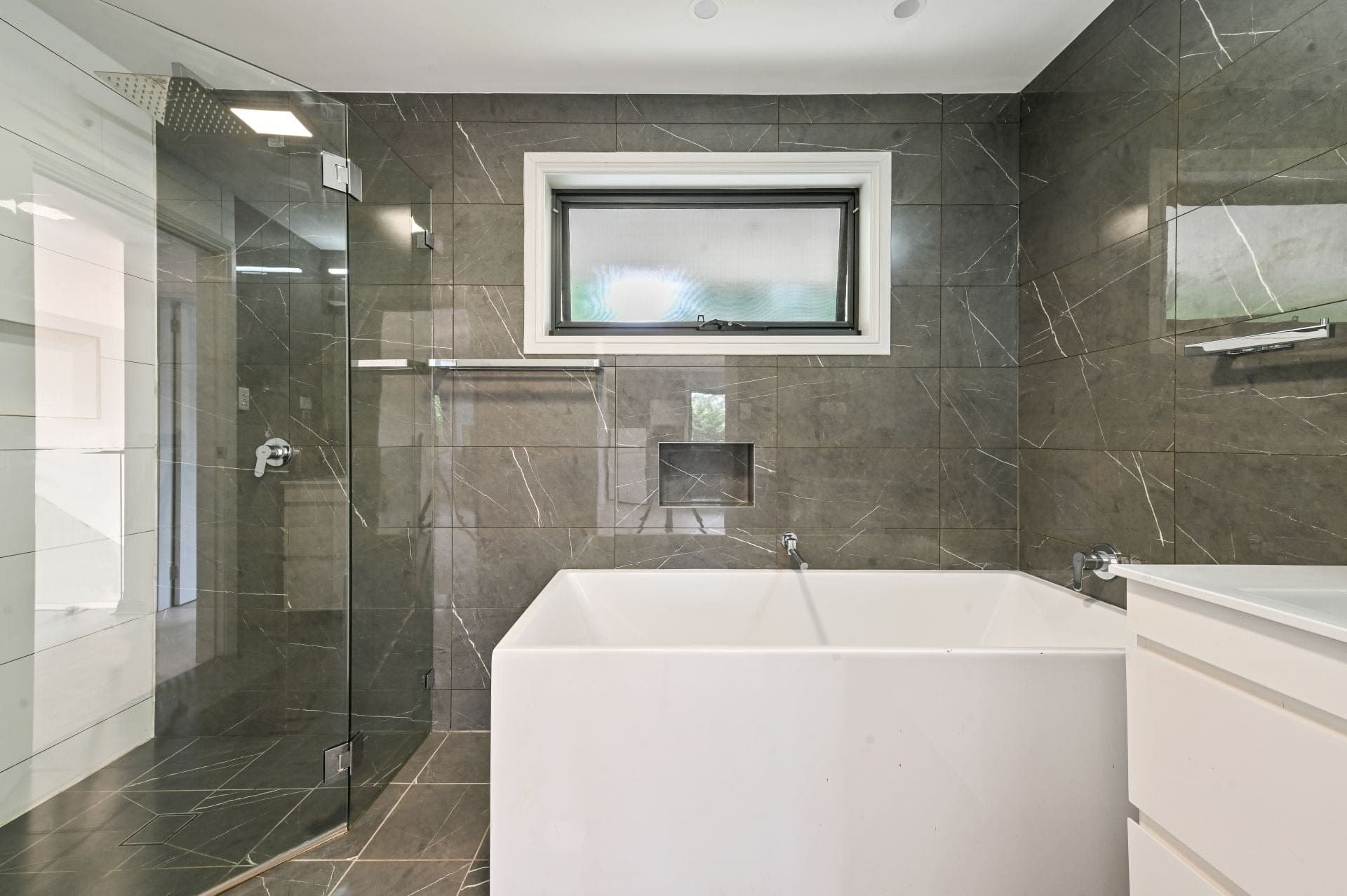 10A Frith Avenue, Normanhurst, Normanhurst - Thumbnail 4