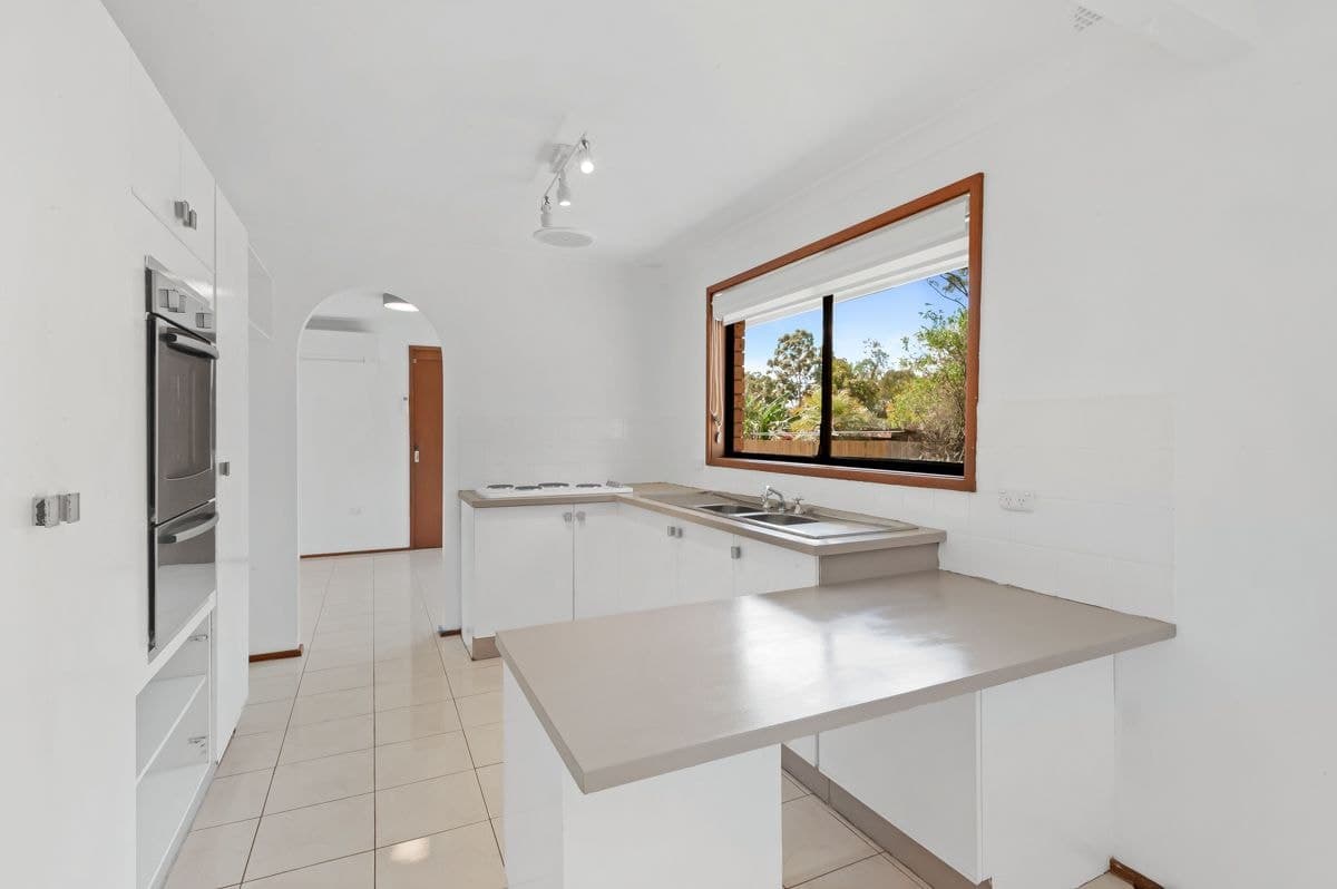 6 Western Crescent, Westleigh, Westleigh - Thumbnail 4