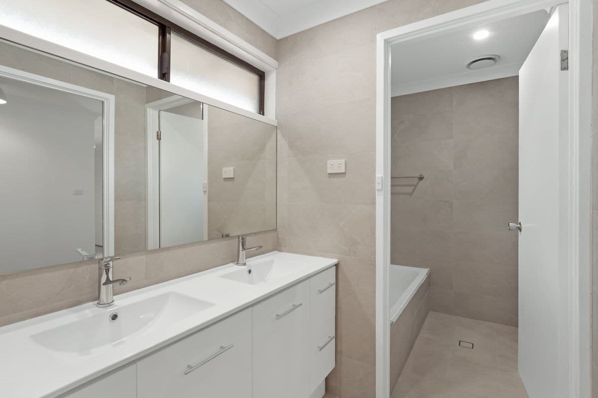 6 Western Crescent, Westleigh, Westleigh - Thumbnail 5