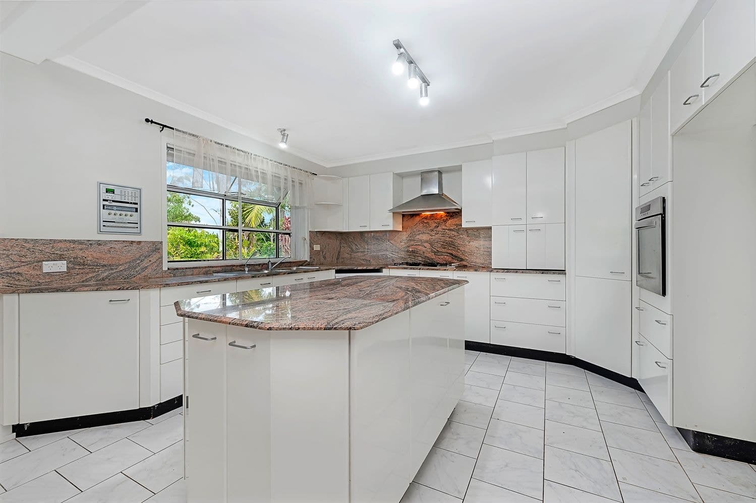 16 Glenridge Avenue, West Pennant Hills, West Pennant Hills - Thumbnail 4