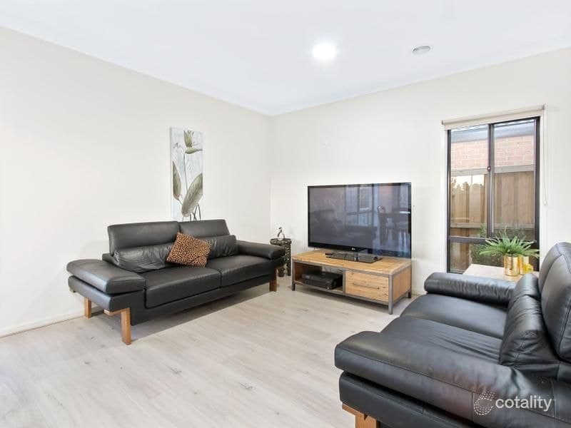 7 Reina Court, Clyde North - Thumbnail 4