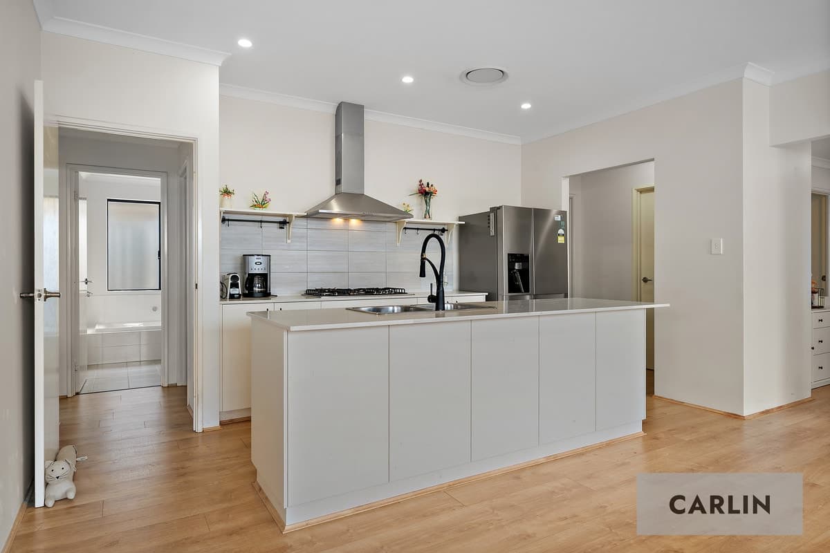 62 Wintergreen Crescent, TREEBY, Treeby - Thumbnail 2