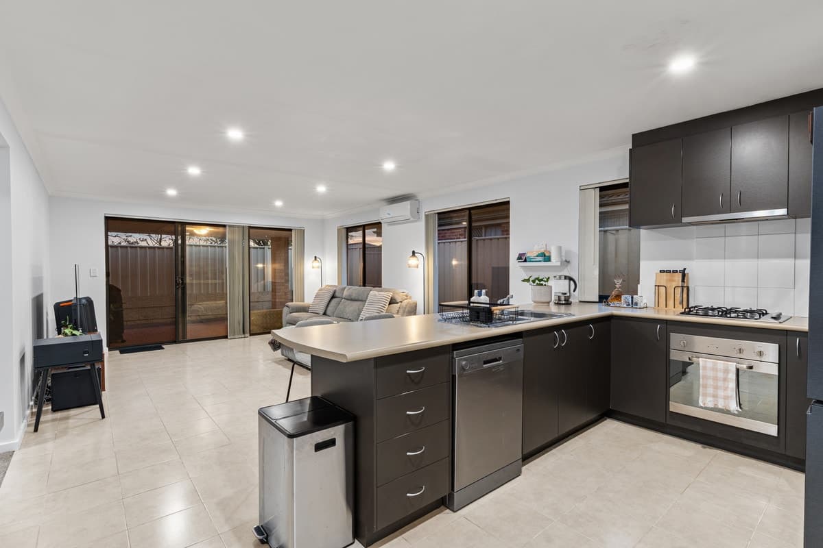 18/39 Barfield Road, HAMMOND PARK, Hammond Park - Thumbnail 2