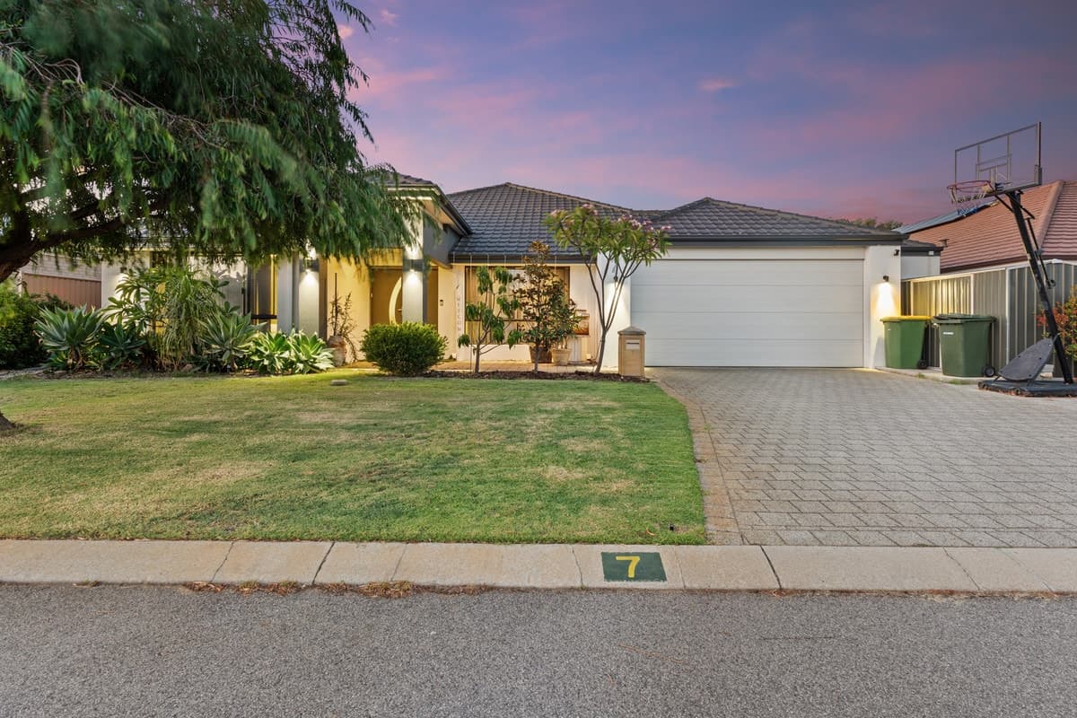 7 Paspalum Street, PIARA WATERS, Piara Waters - Image 1