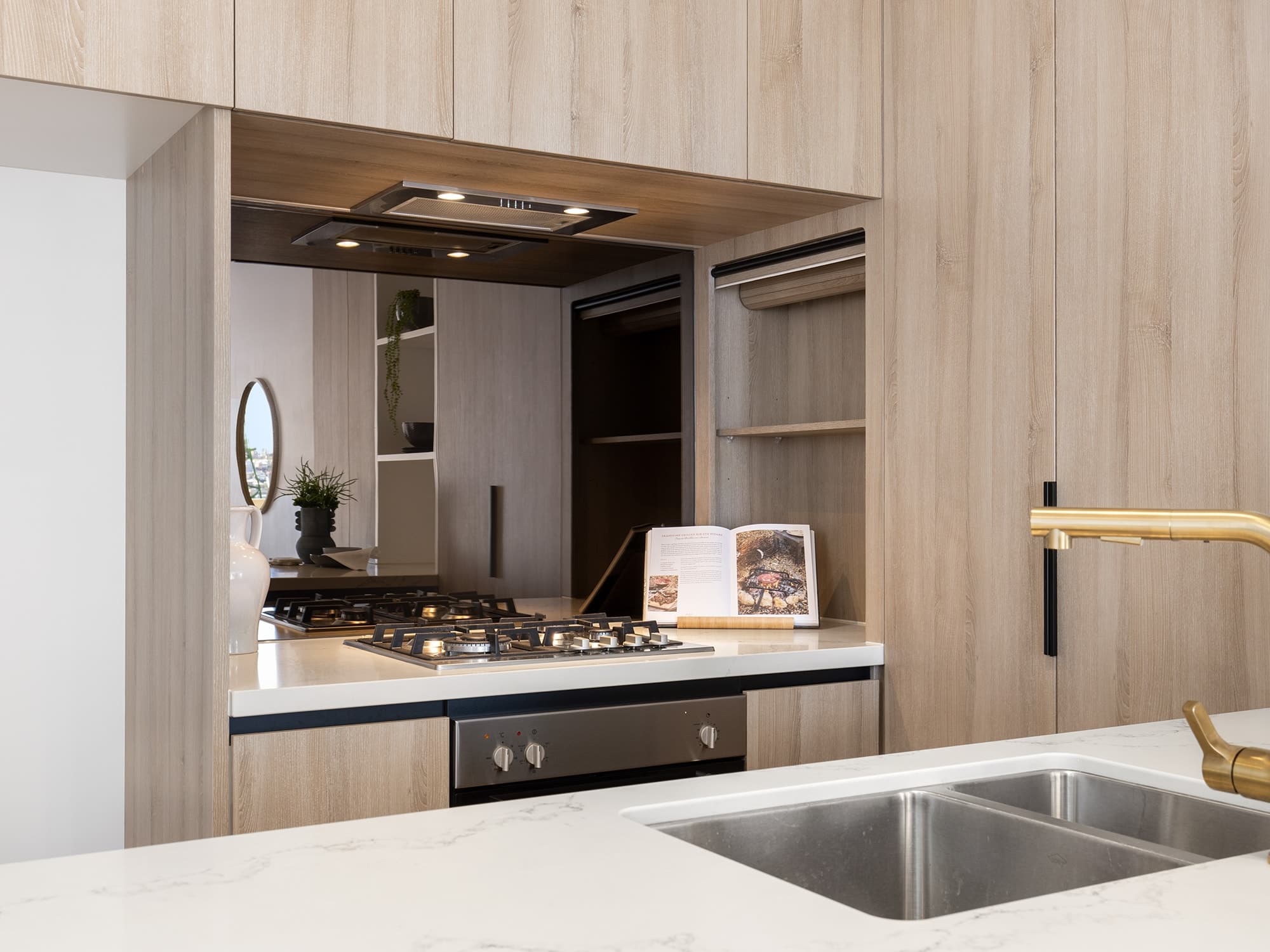812/18 Longland Street, Newstead - Thumbnail 4