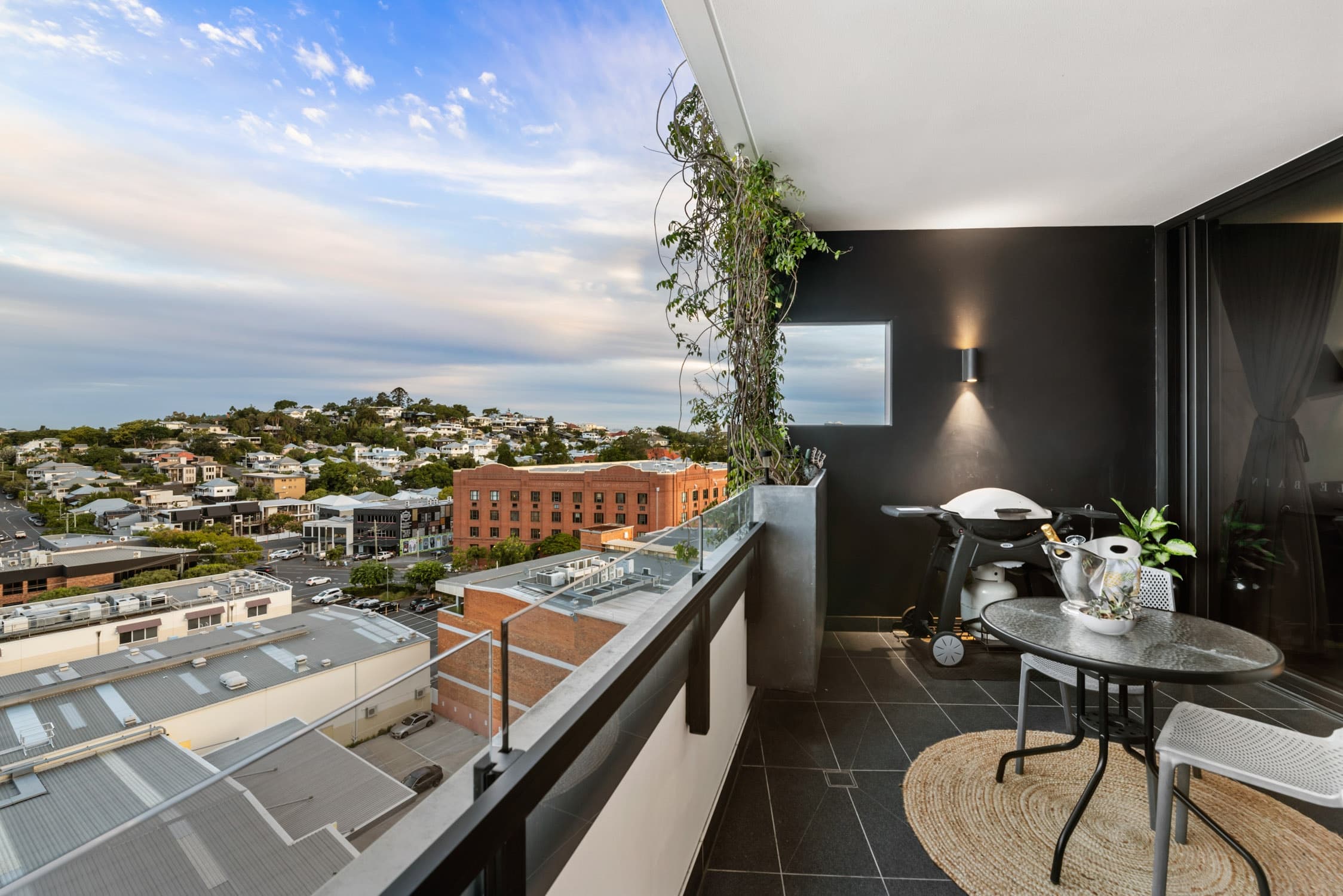 902/20 Wyandra Street, Newstead - Thumbnail 2