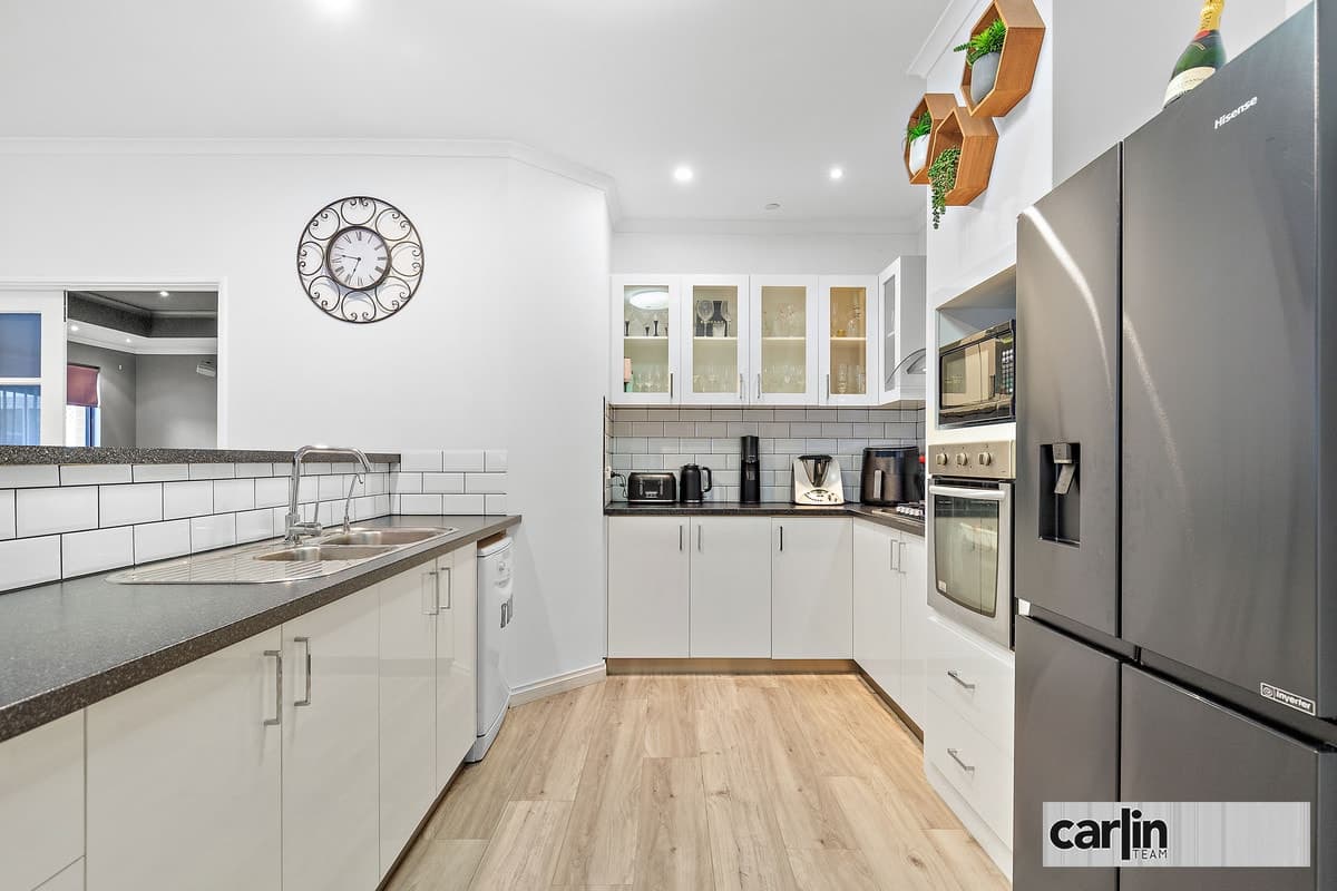 11 Jurien Way, HAMMOND PARK, Hammond Park - Thumbnail 2