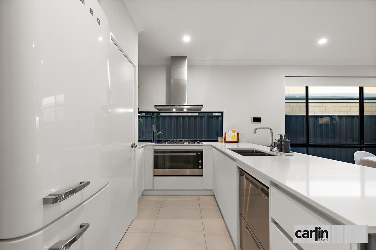 46 Paradoxa Road, HAMMOND PARK, Hammond Park - Thumbnail 2