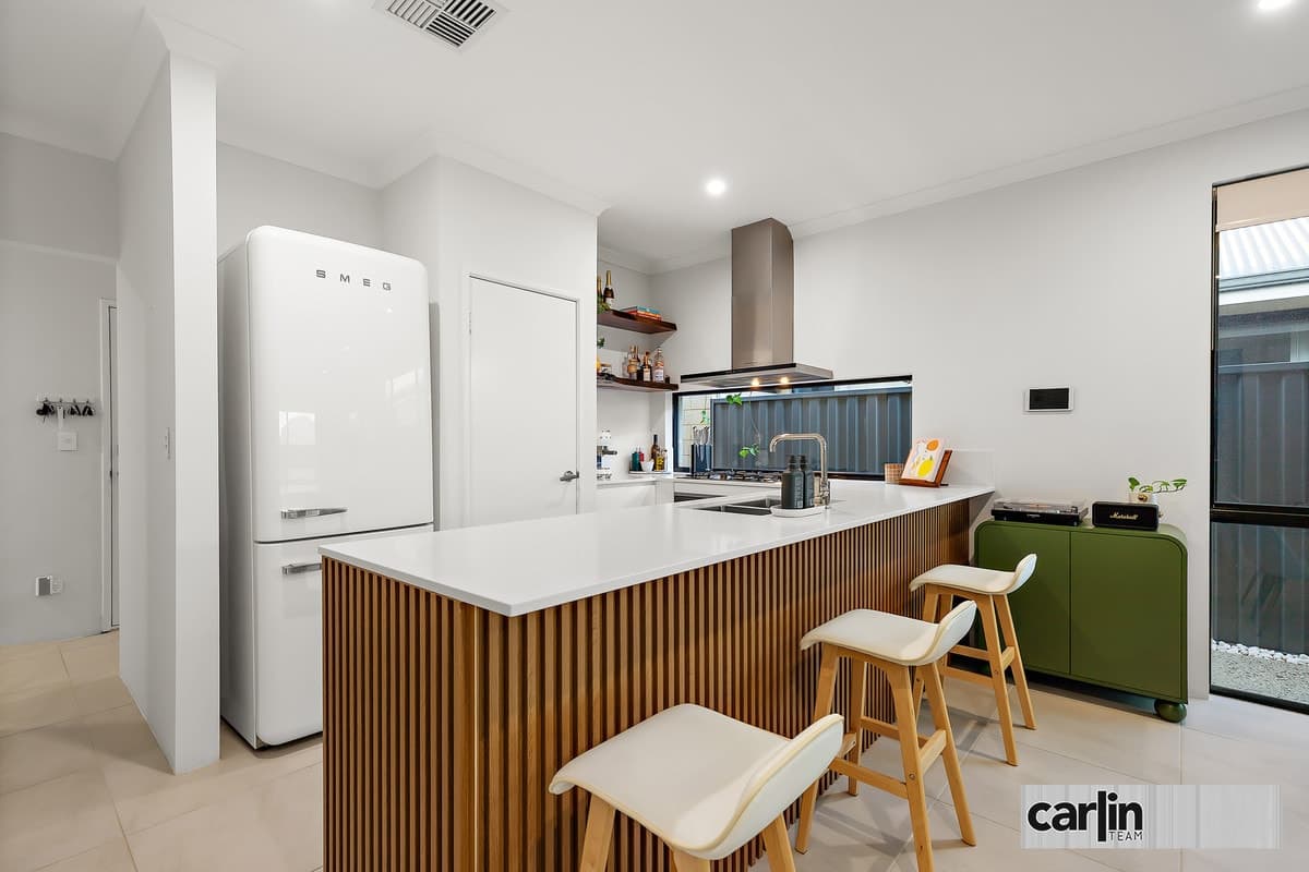 46 Paradoxa Road, HAMMOND PARK, Hammond Park - Thumbnail 3