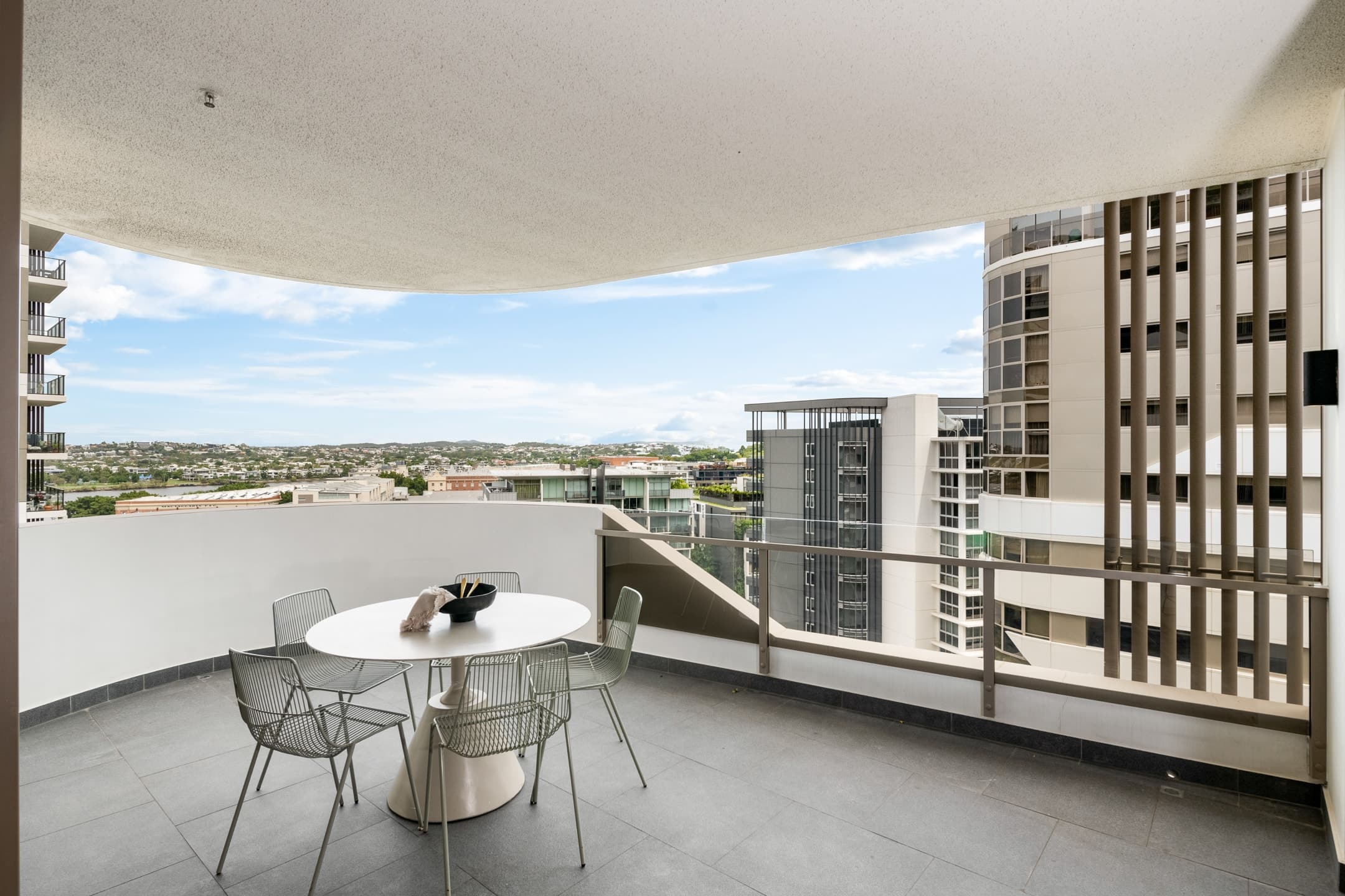1007/18 Longland Street, Newstead - Thumbnail 3