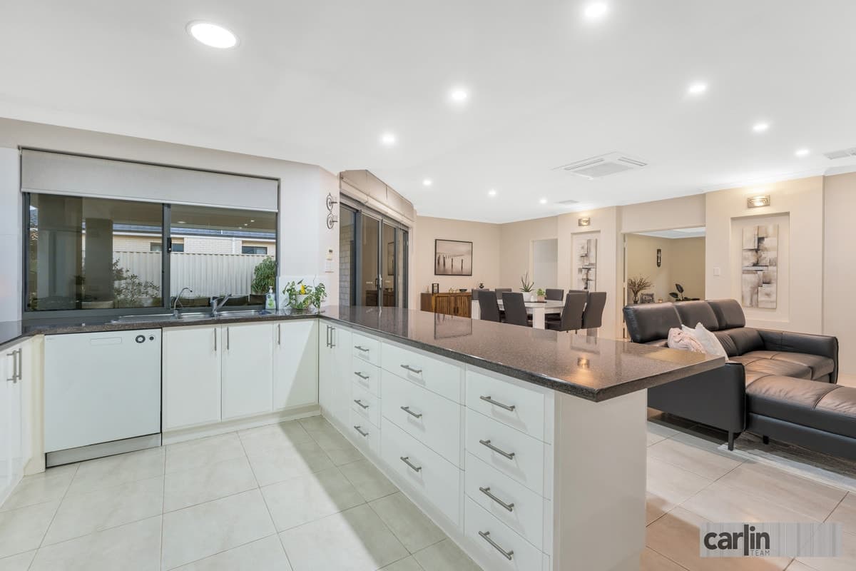 5 Blossom Chase, AUBIN GROVE, Aubin Grove - Thumbnail 2