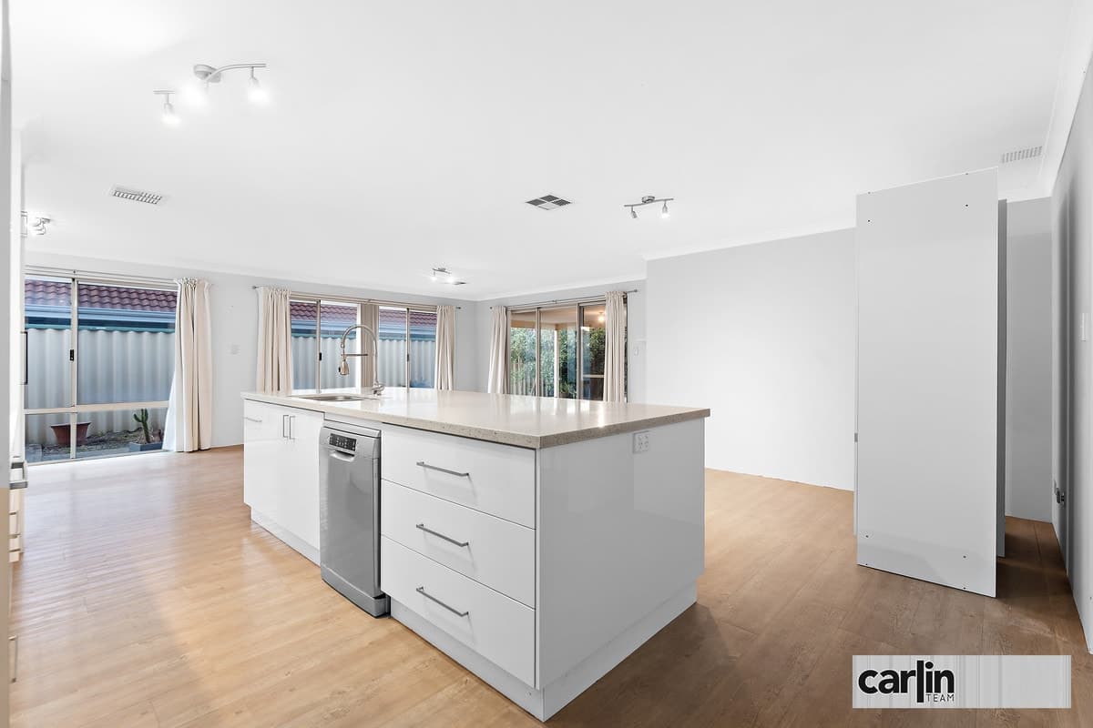 18 Caroline Crescent, BERTRAM, Bertram - Thumbnail 3
