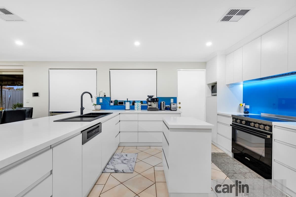 24 Ambergate Close, CANNING VALE, Canning Vale - Thumbnail 2