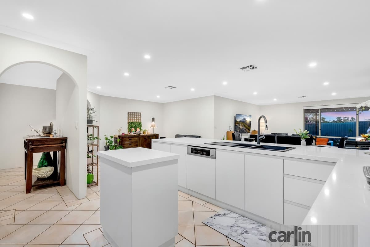 24 Ambergate Close, CANNING VALE, Canning Vale - Thumbnail 3