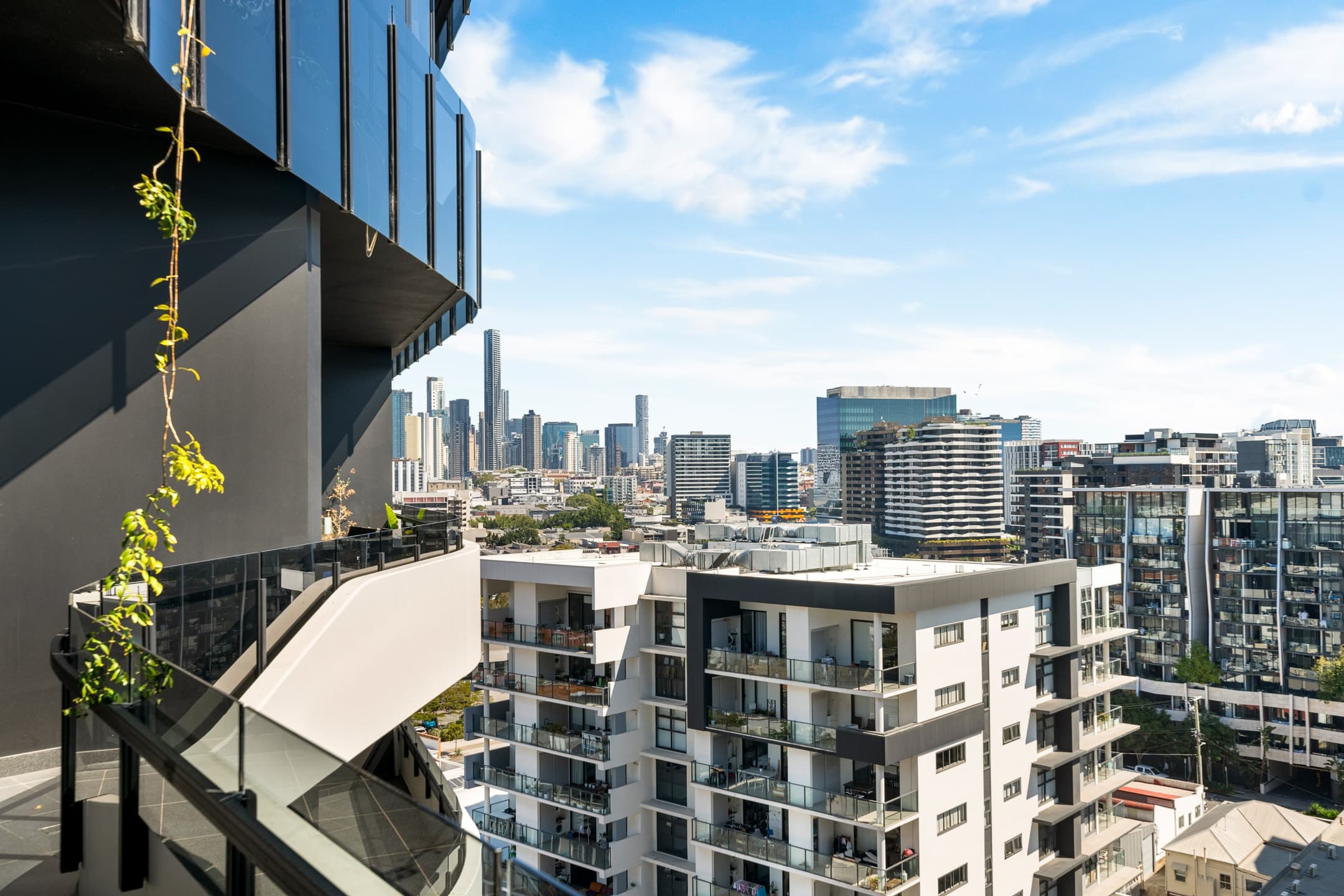1306/20 Wyandra Street, Newstead - Thumbnail 2