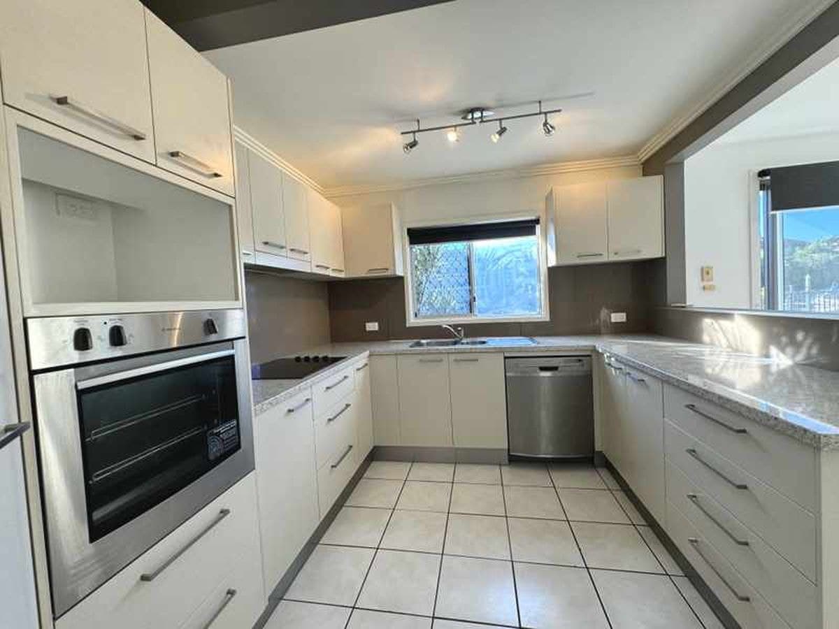 79 Bayview Street, Runaway Bay, Runaway Bay - Thumbnail 8