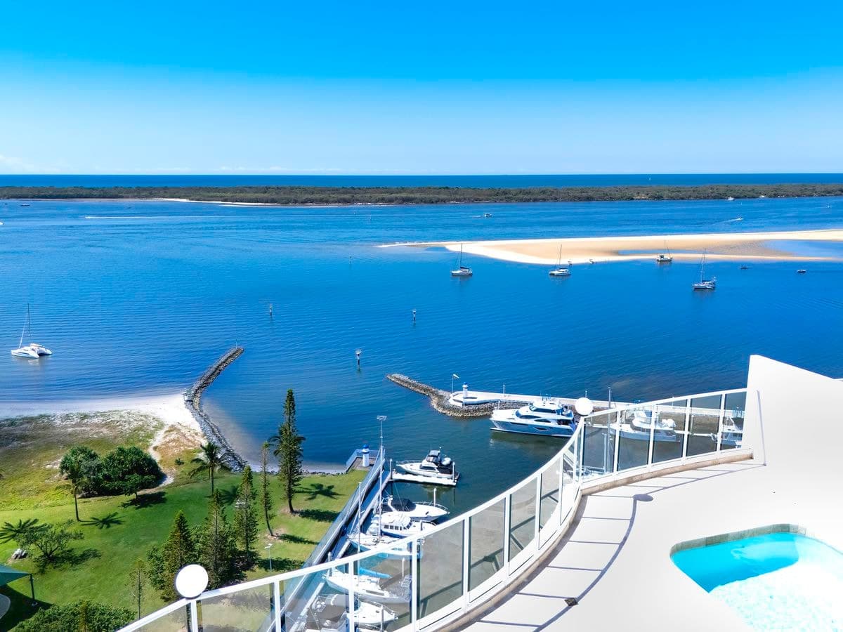 33 / 19 Oatland Esplanade, Runaway Bay, Runaway Bay - Thumbnail 2