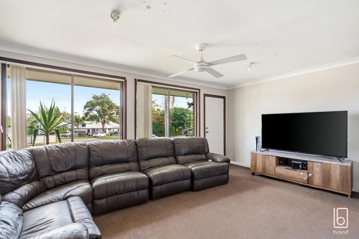 27 McKellar Boulevard, Blue Haven, Blue Haven - Thumbnail 4
