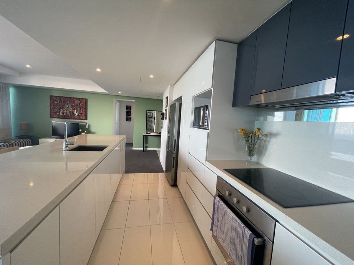 22702 Hilton Residences, Surfers Paradise, Surfers Paradise - Thumbnail 4
