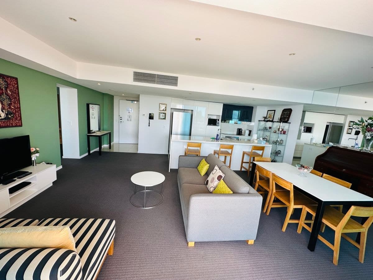 22702 Hilton Residences, Surfers Paradise, Surfers Paradise - Thumbnail 5