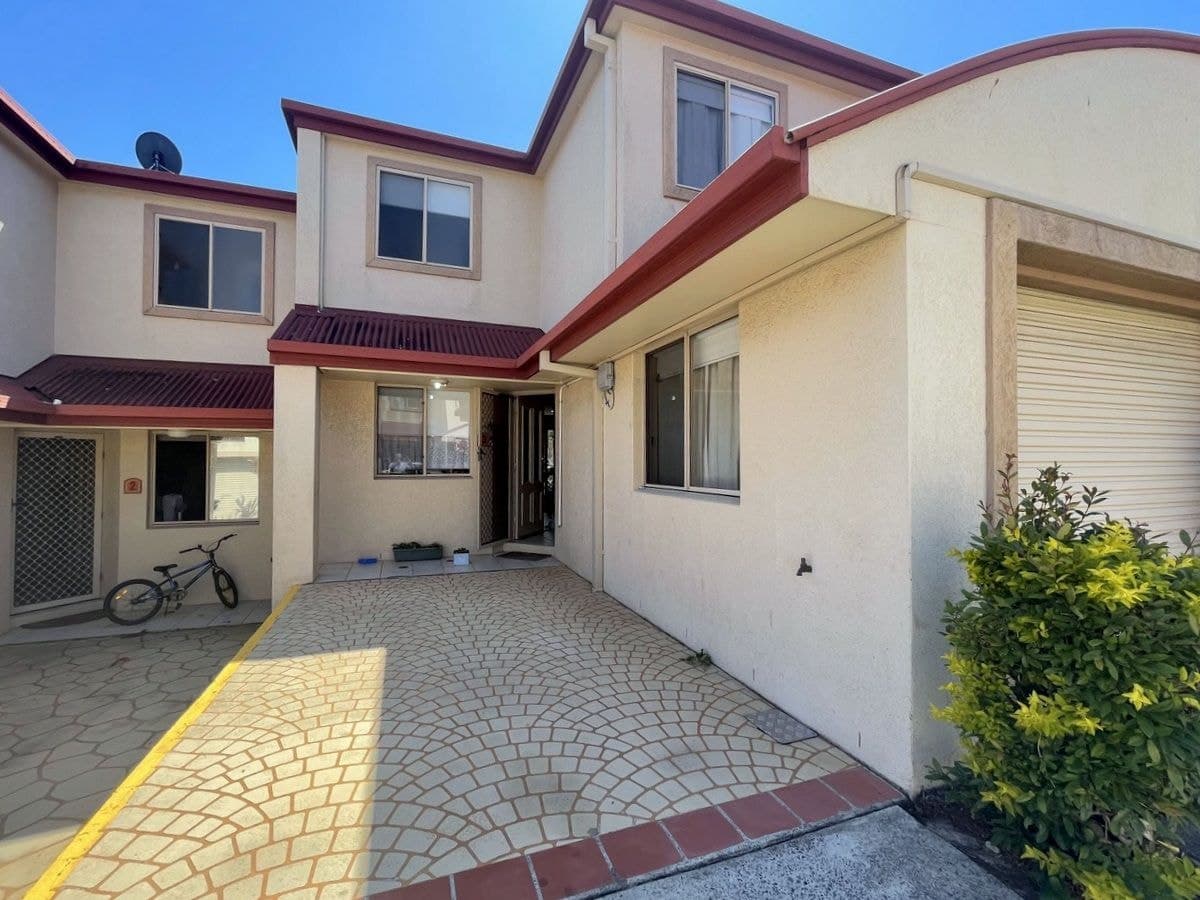 3 / 96 Pohlman Street, Southport, Southport - Image 1
