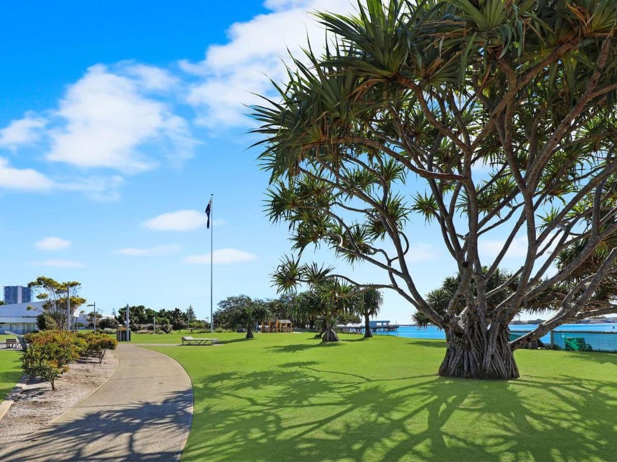2c / 114 Marine Parade, Southport, Southport - Thumbnail 2