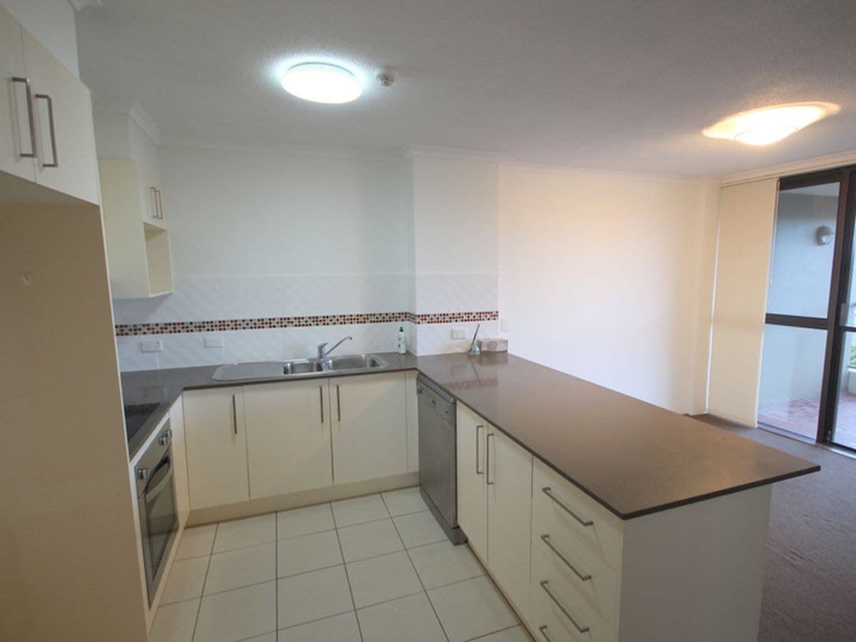 2c / 114 Marine Parade, Southport, Southport - Thumbnail 4
