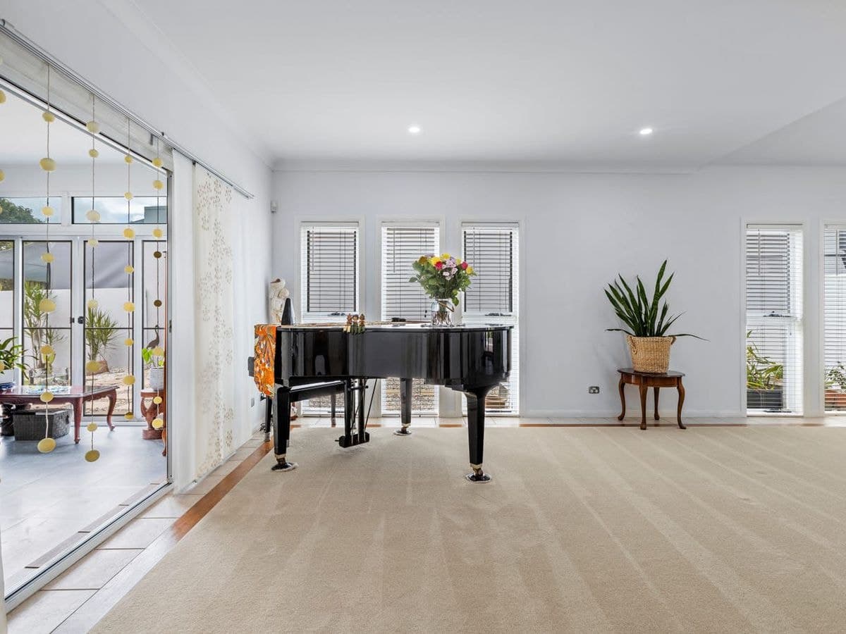 145 Palm Meadows Drive, Carrara, Carrara - Thumbnail 5