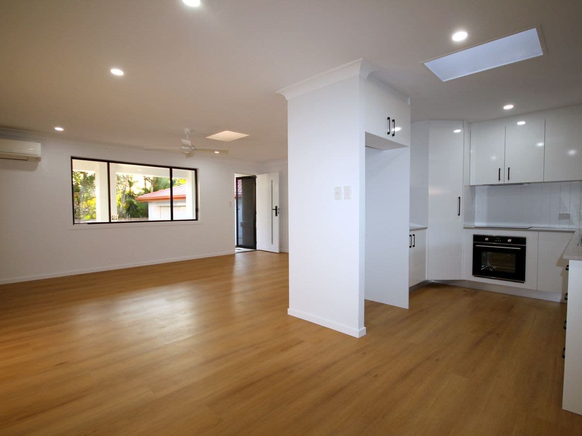 5 Brittney Court, Ashmore, Ashmore - Image 1
