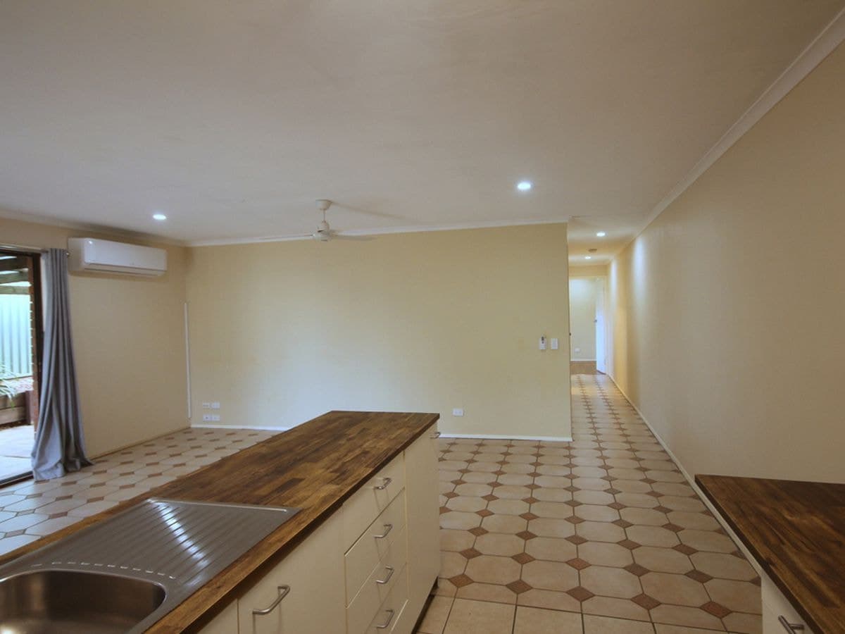 2 / 15 Callistemon Court, Arundel, Arundel - Thumbnail 2
