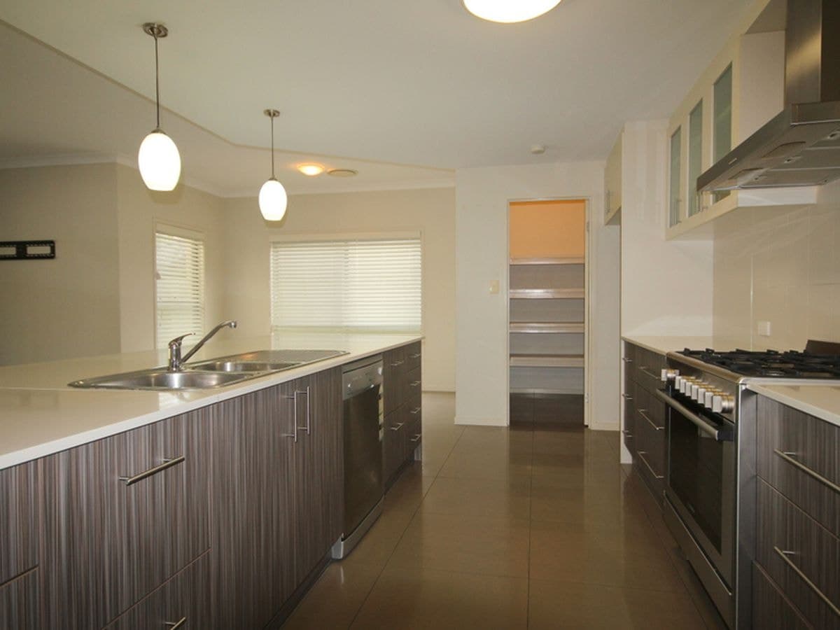 17 Rainlily Crescent, Upper Coomera, Upper Coomera - Thumbnail 8