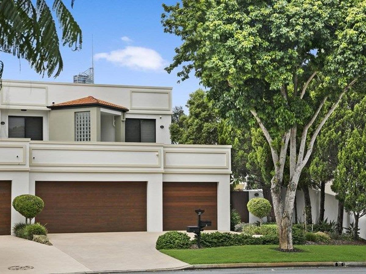 2 / 21 VESPA CRESCENT, Surfers Paradise, Surfers Paradise - Image 1