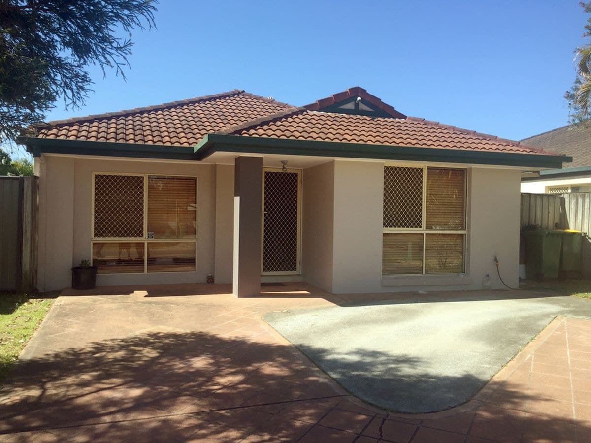 16 Trade Winds Drive, Helensvale, Helensvale - Image 1