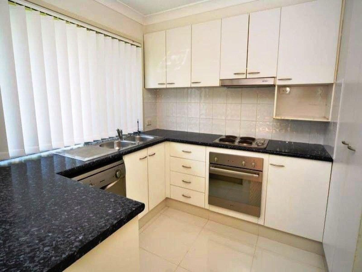 16 Trade Winds Drive, Helensvale, Helensvale - Thumbnail 2