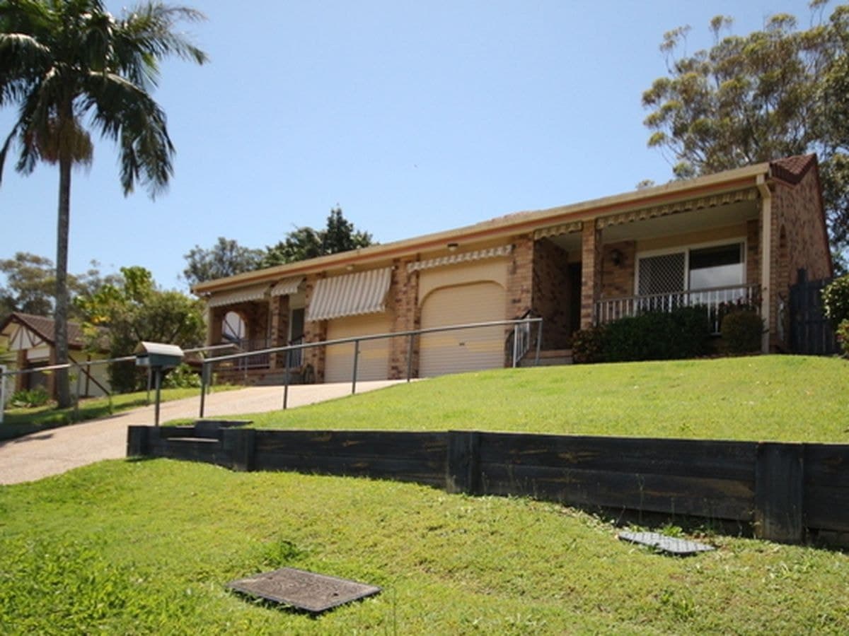 7 Corunna Crescent, Ashmore, Ashmore - Image 1