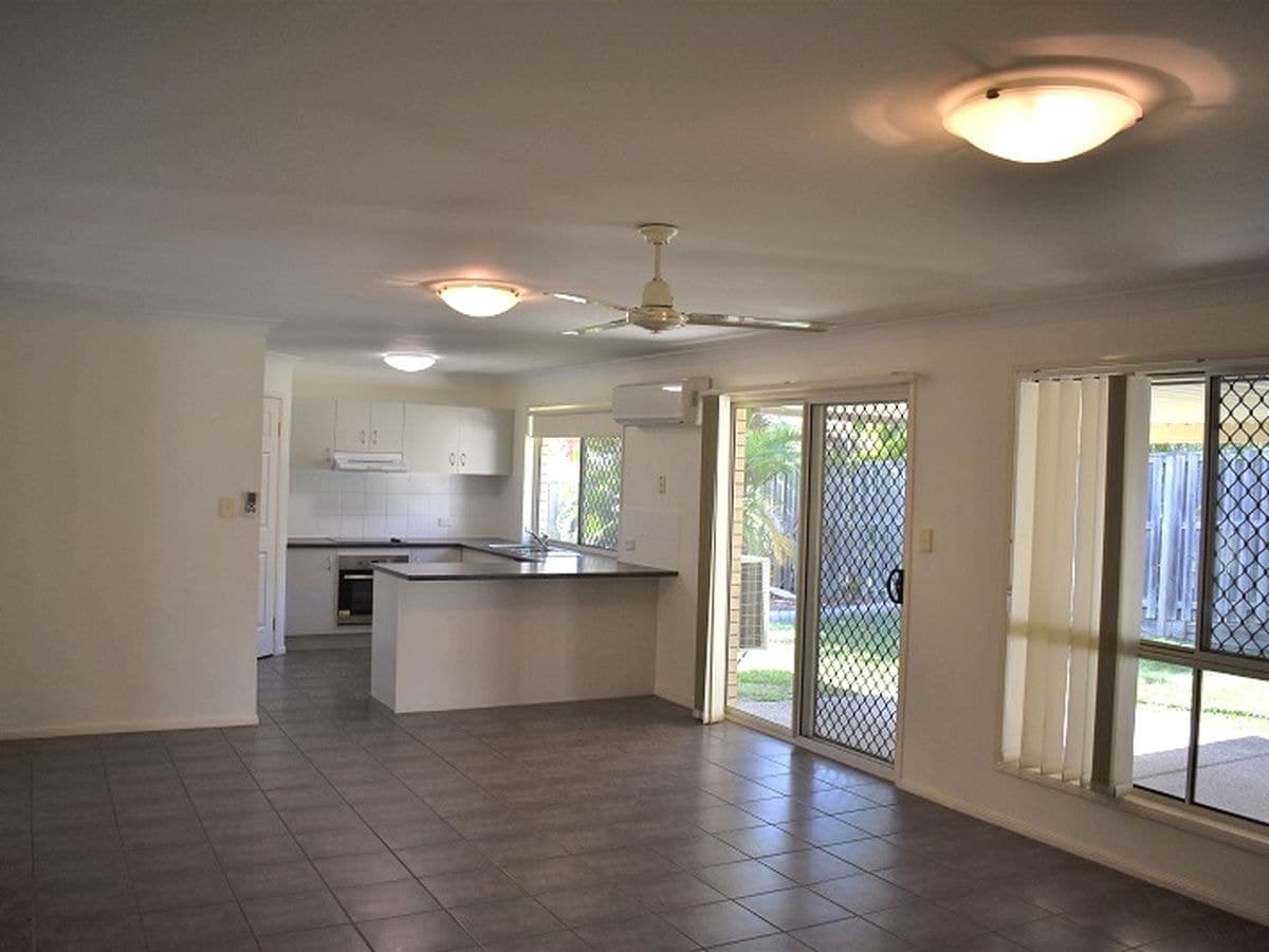3 GLASSWING DRIVE, Upper Coomera, Upper Coomera - Thumbnail 2