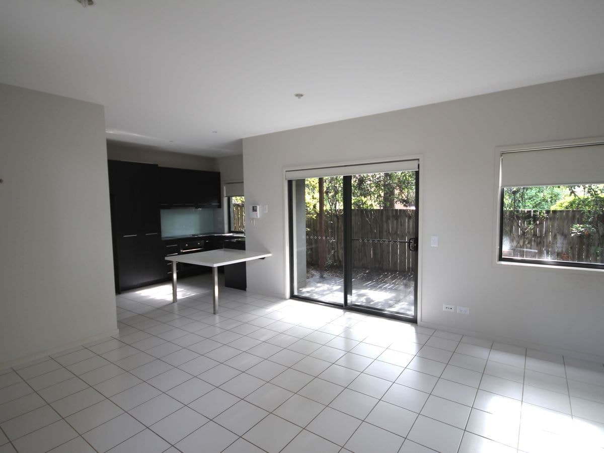 1 / 75 Benowa Road, Southport, Southport - Thumbnail 5