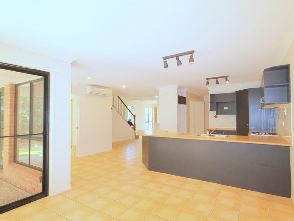 15 Mcrae Circuit, Pacific Pines, Pacific Pines - Thumbnail 5