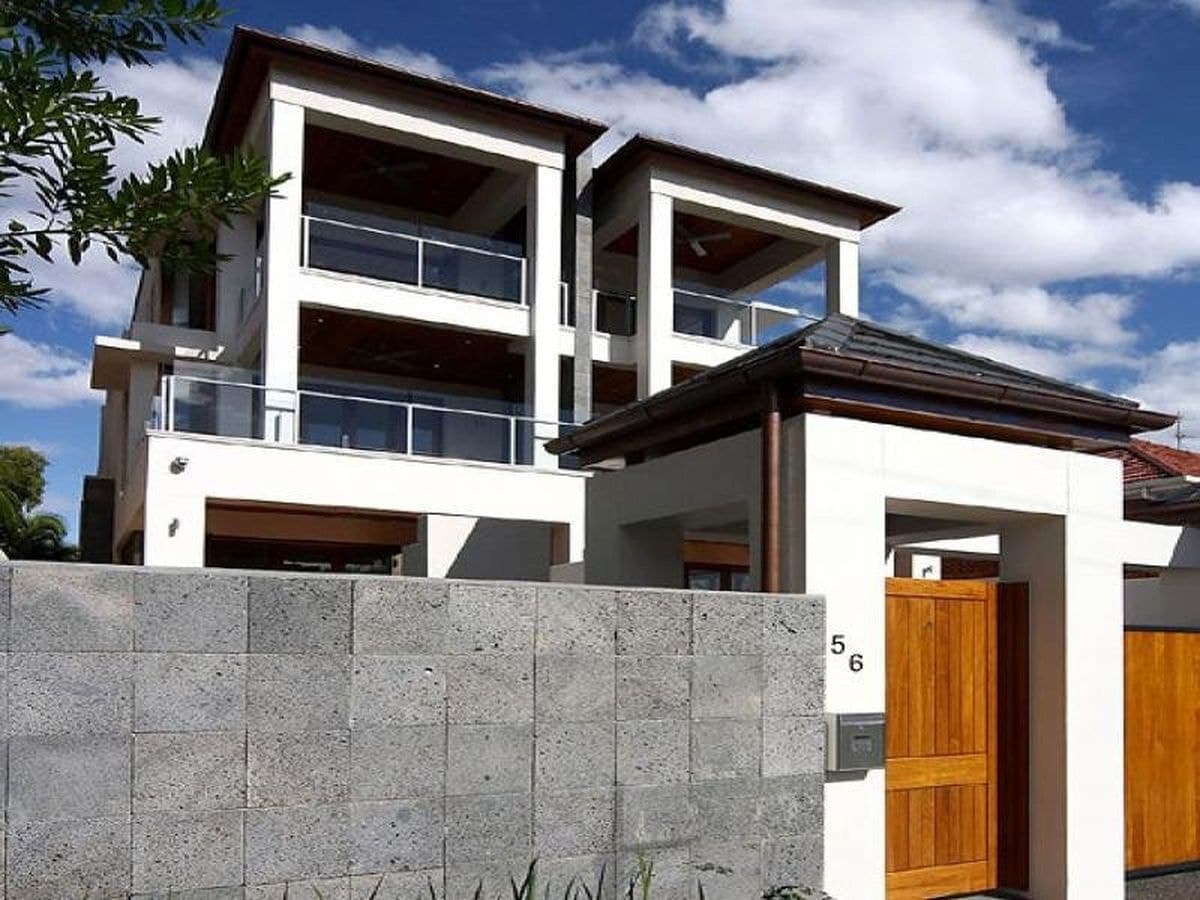 56 Woodroffe Avenue, Main Beach, Main Beach - Image 1