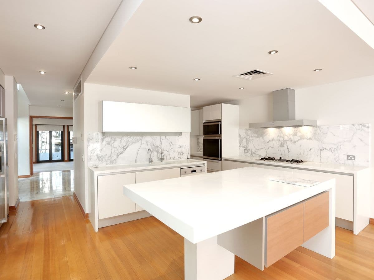 56 Woodroffe Avenue, Main Beach, Main Beach - Thumbnail 2