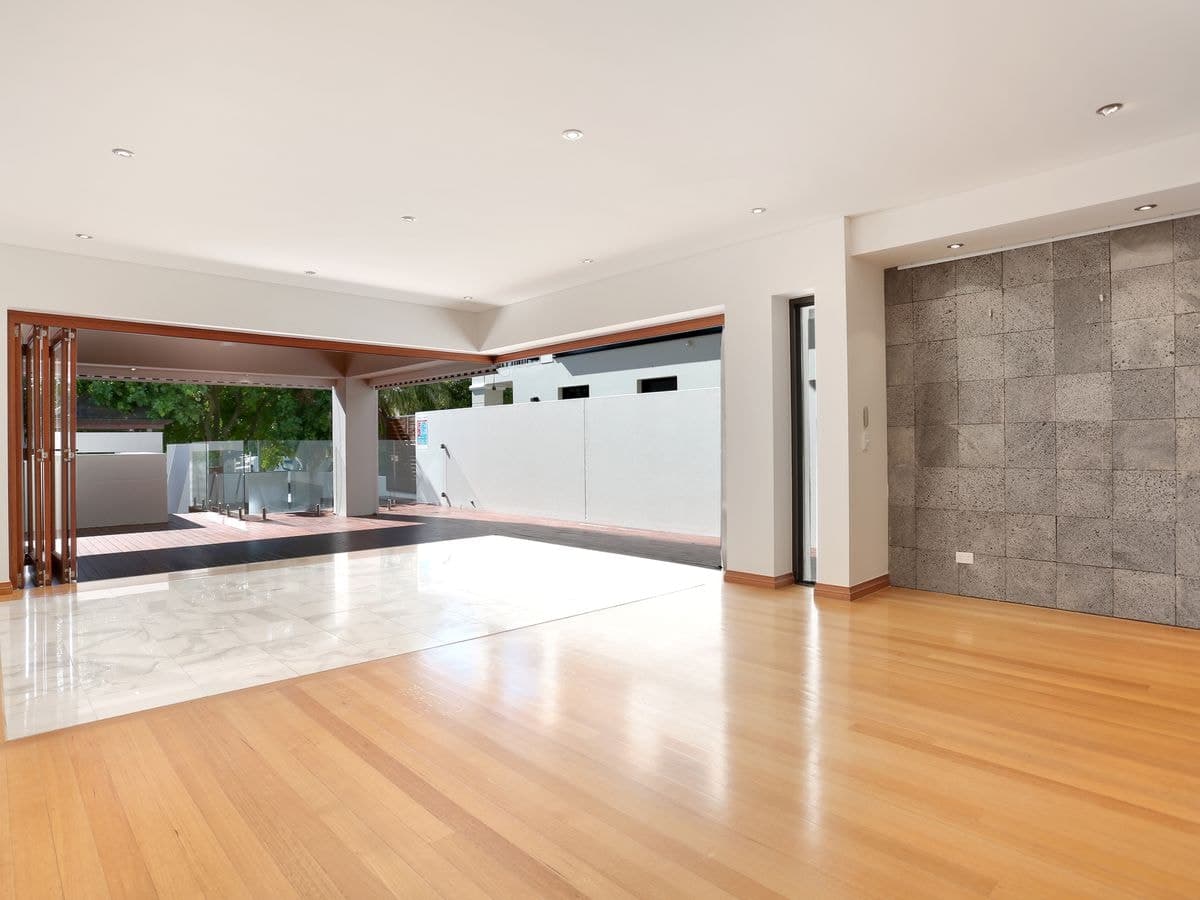 56 Woodroffe Avenue, Main Beach, Main Beach - Thumbnail 7