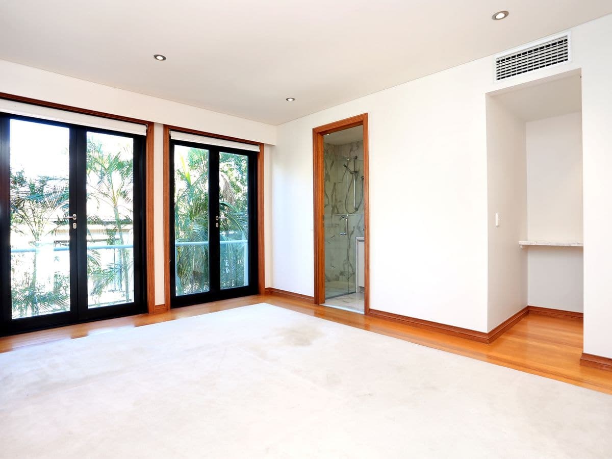 56 Woodroffe Avenue, Main Beach, Main Beach - Thumbnail 8