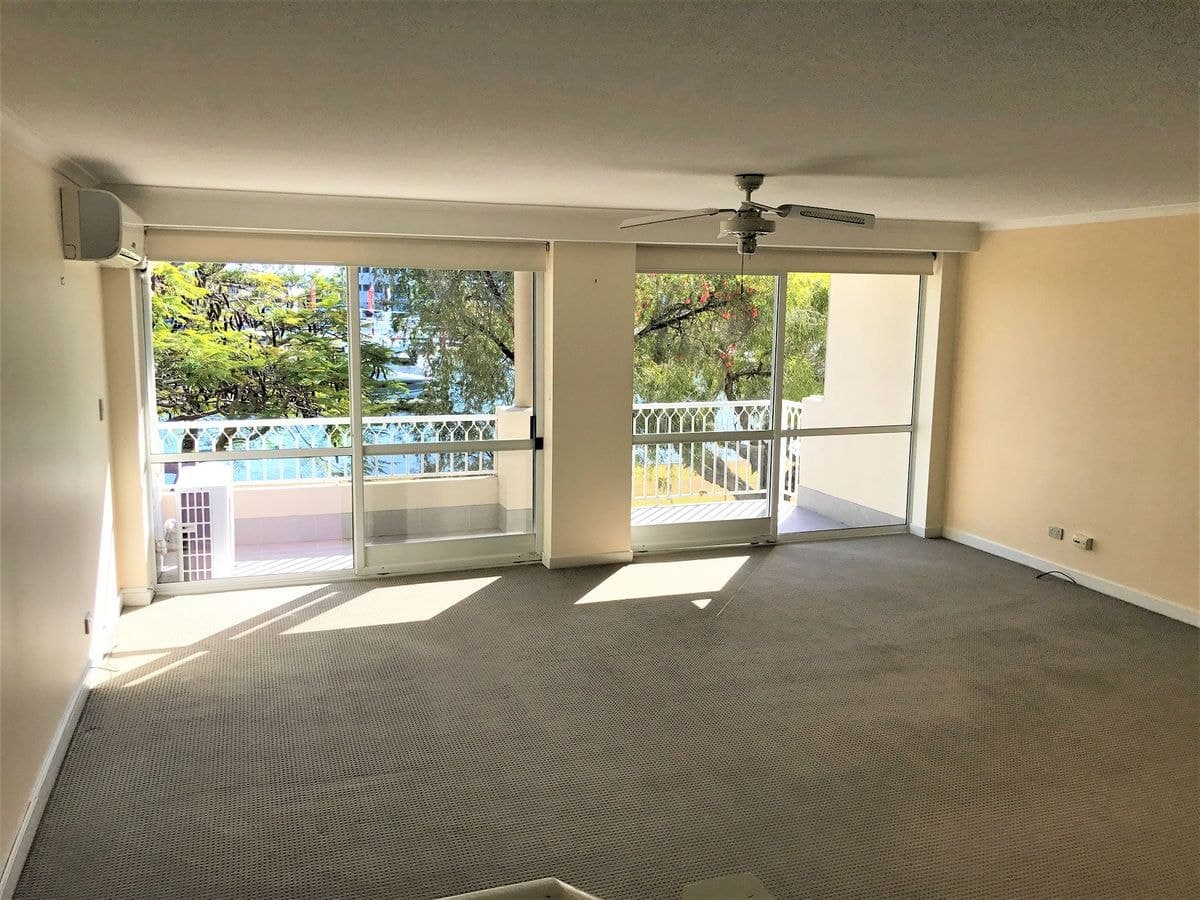 30 / 3 Marina Cres, Hollywell, Hollywell - Thumbnail 2