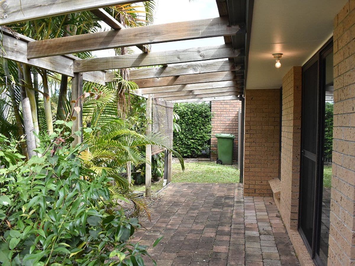 11 Hoya Court, Labrador, Labrador - Thumbnail 4