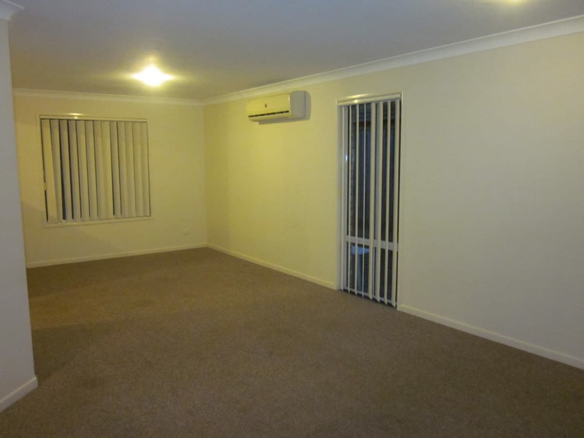 11 Lacy Lane, Upper Coomera, Upper Coomera - Thumbnail 4