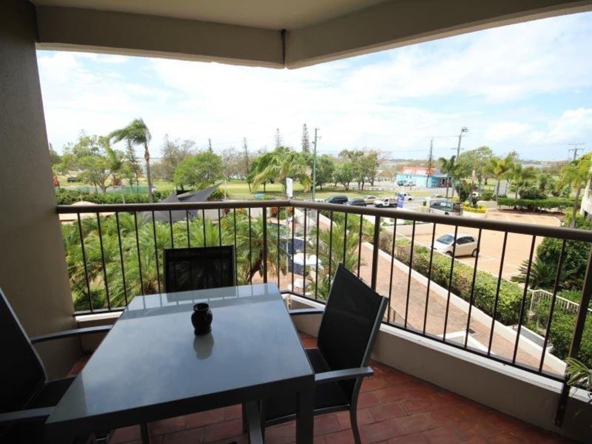 114 Marine Pde, Southport, Southport - Thumbnail 2